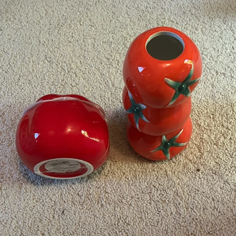 Tomato vase and canister set